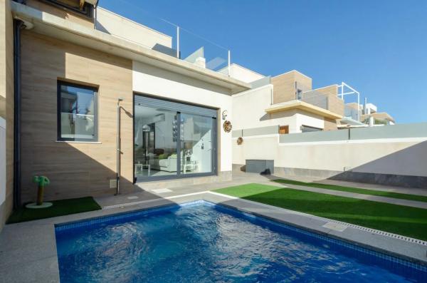 Chalet pareado en calle Pegaso, 62