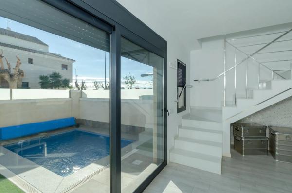 Chalet pareado en calle Pegaso, 62