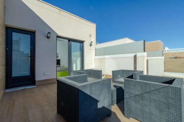 Chalet pareado en calle Pegaso, 62