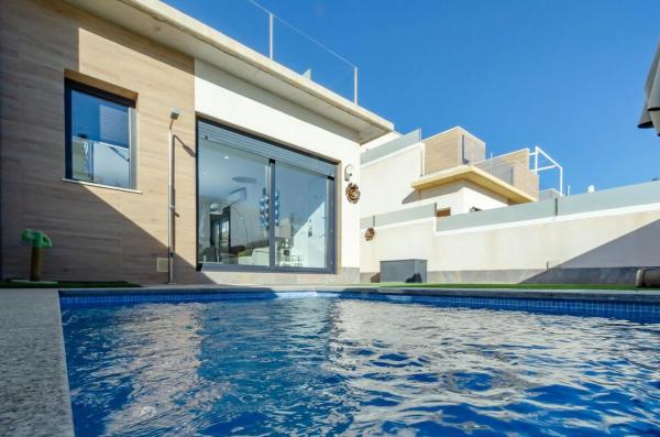 Chalet pareado en calle Pegaso, 62