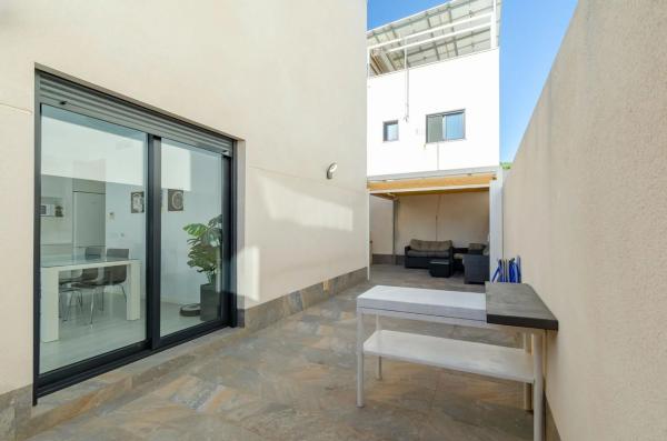 Chalet pareado en calle Pegaso, 62