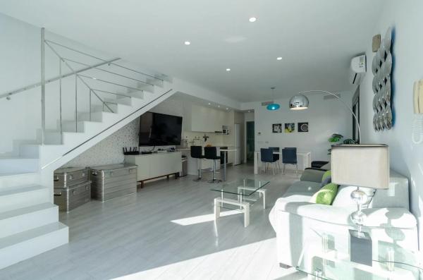 Chalet pareado en calle Pegaso, 62