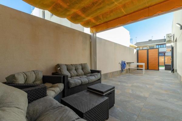 Chalet pareado en calle Pegaso, 62