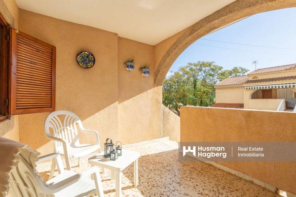 Chalet adosado en Radhus med trädgård och balkong i soligt läge s/n