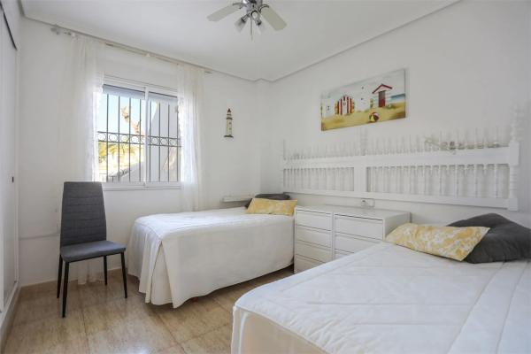 Chalet adosado en calle la Pinada