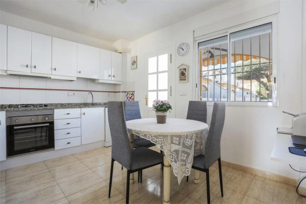 Chalet adosado en calle la Pinada