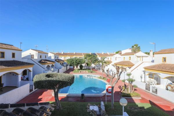 Chalet adosado en calle la Pinada