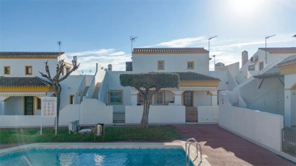 Chalet adosado en calle la Pinada