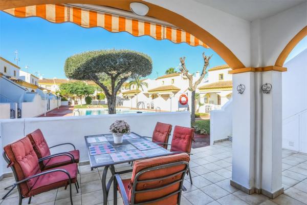 Chalet adosado en calle la Pinada