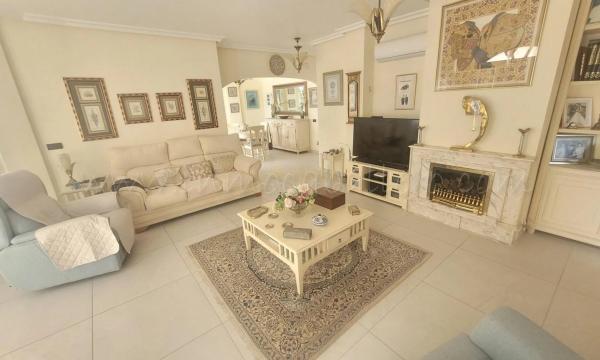 Casa independiente en calle Hinojo