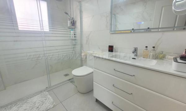 Casa independiente en calle Hinojo