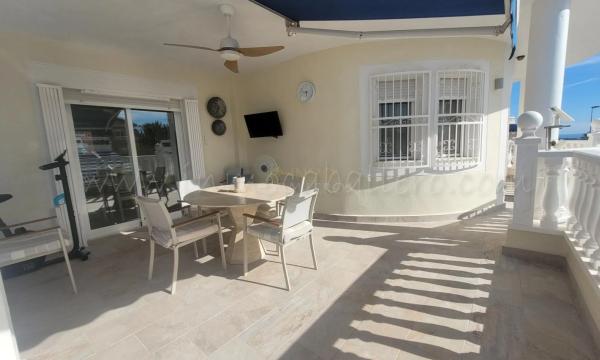 Casa independiente en calle Hinojo