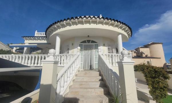 Casa independiente en calle Hinojo