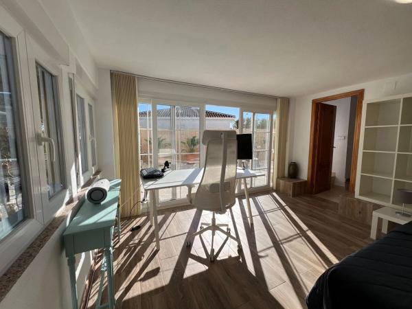 Casa independiente en calle Mimosa