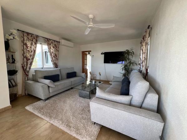 Casa independiente en calle Mimosa