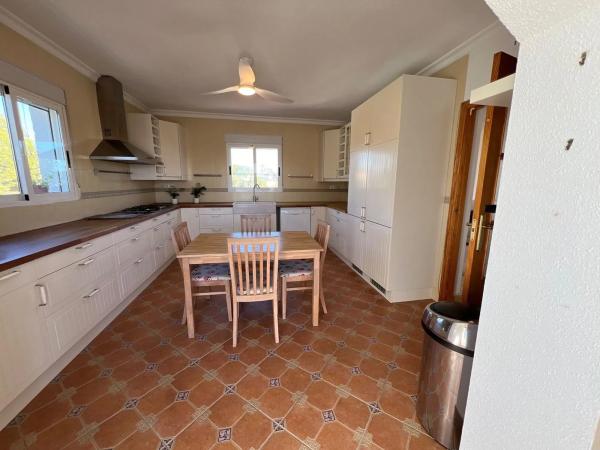 Casa independiente en calle Mimosa