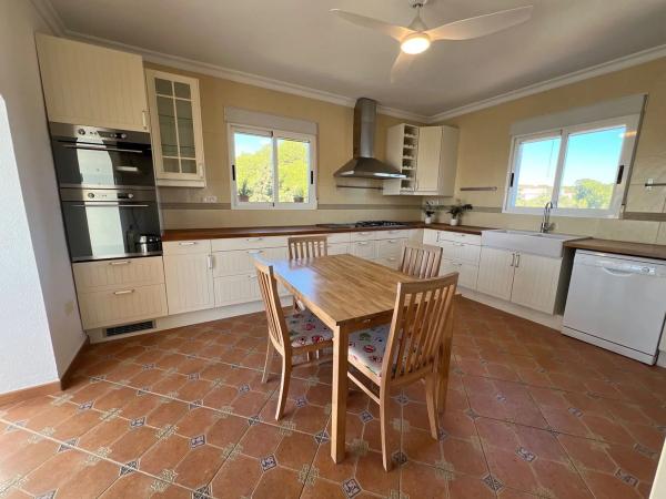 Casa independiente en calle Mimosa