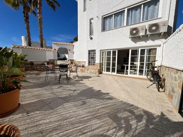 Casa independiente en calle Mimosa