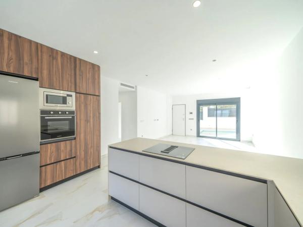 Casa independiente en calle Esparto