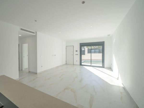 Casa independiente en calle Esparto