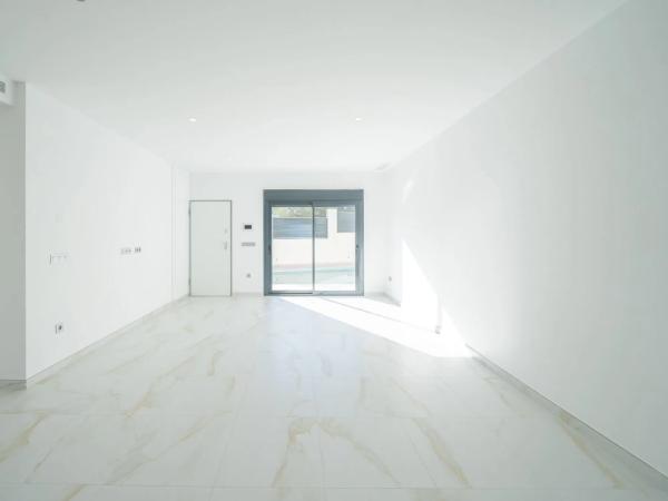 Casa independiente en calle Esparto