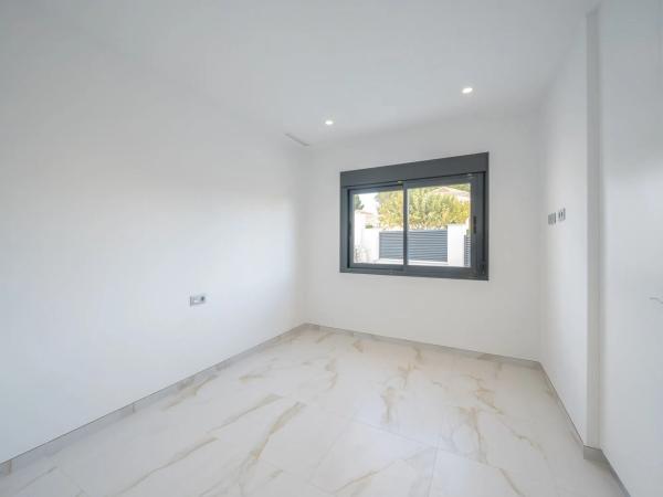 Casa independiente en calle Lentisco