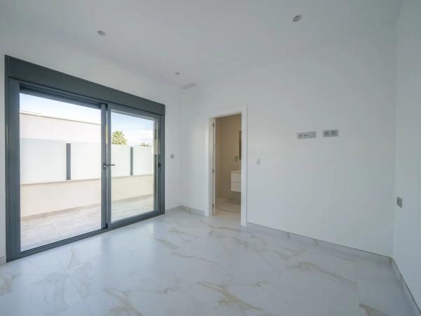 Casa independiente en calle Esparto