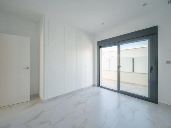 Casa independiente en calle Esparto