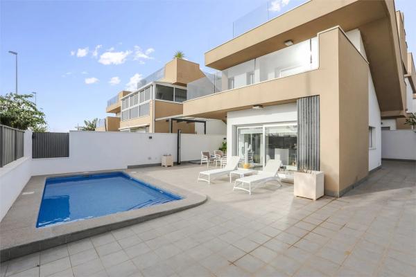 Casa independiente en calle Ancla
