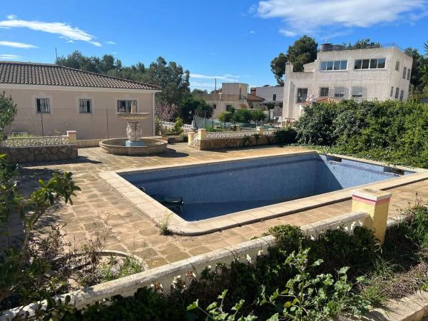 Casa independiente en calle Acebo