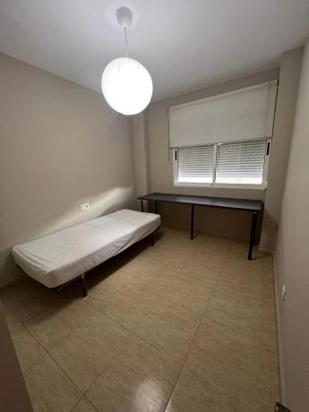 Piso en CL Miguel Servet, 28