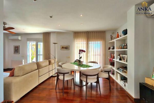 Ático en CL Sagrada Familia, 94