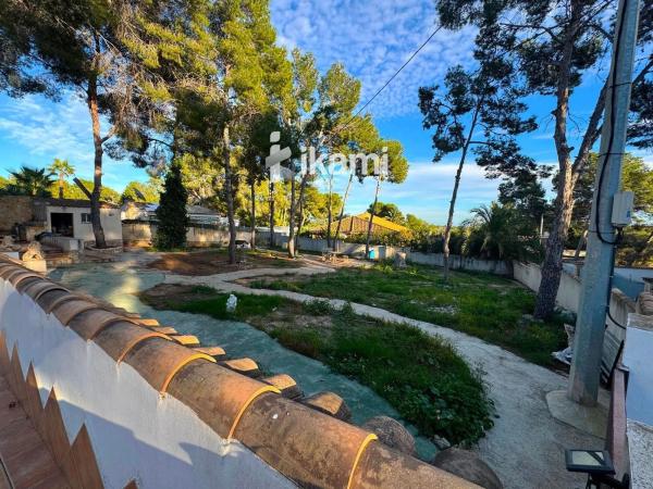 Casa independiente en calle Naranjo