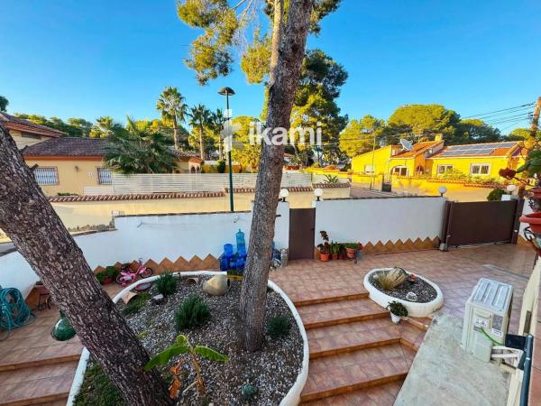 Casa independiente en calle Naranjo