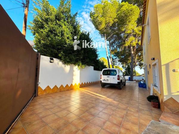 Casa independiente en calle Naranjo