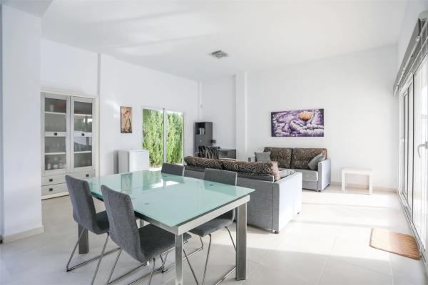 Casa independiente en avenida de Austria