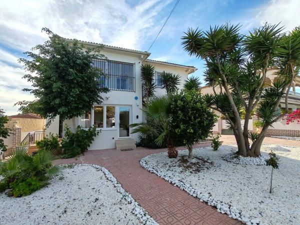 Casa independiente en calle Abedul