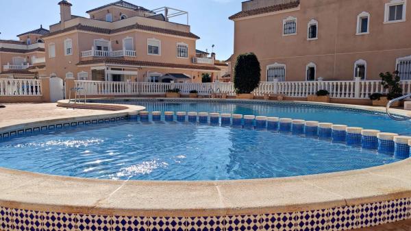 Chalet adosado en calle Colón