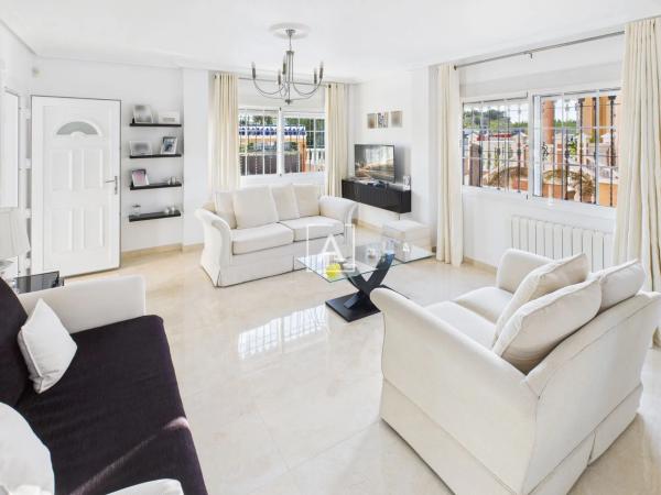 Casa independiente en avenida de las Hierbas, 276