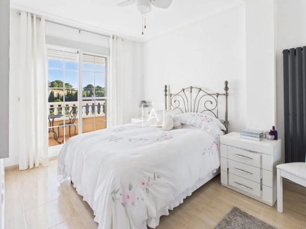 Casa independiente en avenida de las Hierbas, 276