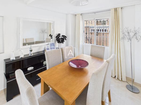 Casa independiente en avenida de las Hierbas, 276