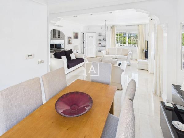 Casa independiente en avenida de las Hierbas, 276