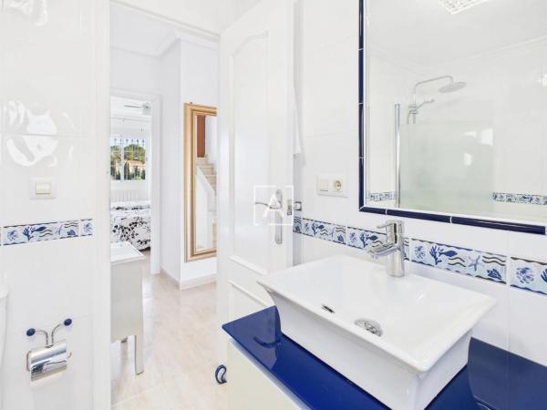 Casa independiente en avenida de las Hierbas, 276