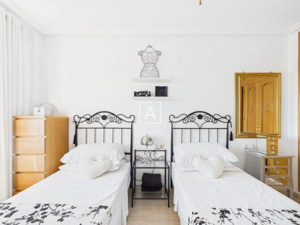 Casa independiente en avenida de las Hierbas, 276