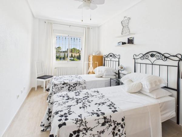 Casa independiente en avenida de las Hierbas, 276