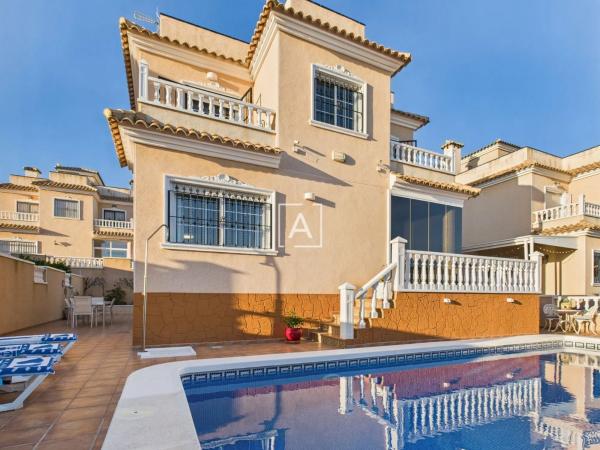 Casa independiente en avenida de las Hierbas, 276