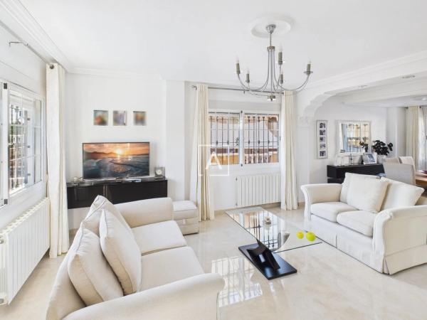 Casa independiente en avenida de las Hierbas, 276