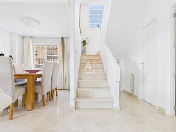 Casa independiente en avenida de las Hierbas, 276