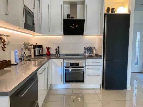 Chalet adosado en avenida de Colón