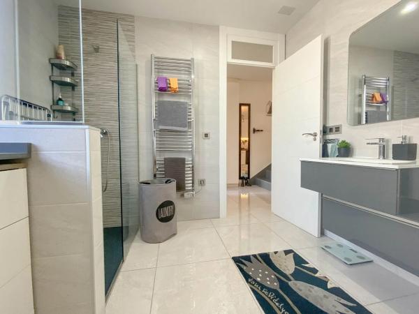 Chalet adosado en avenida de Colón